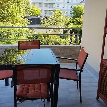 65 M² Avec Piscine. アパート *