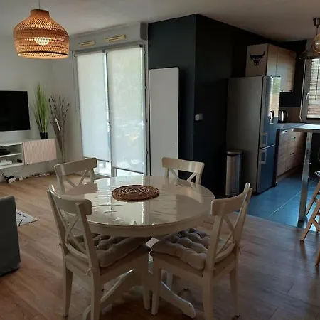 65 M² Avec Piscine. Daire Tours