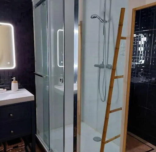 65 M² Avec Piscine. Appartement *